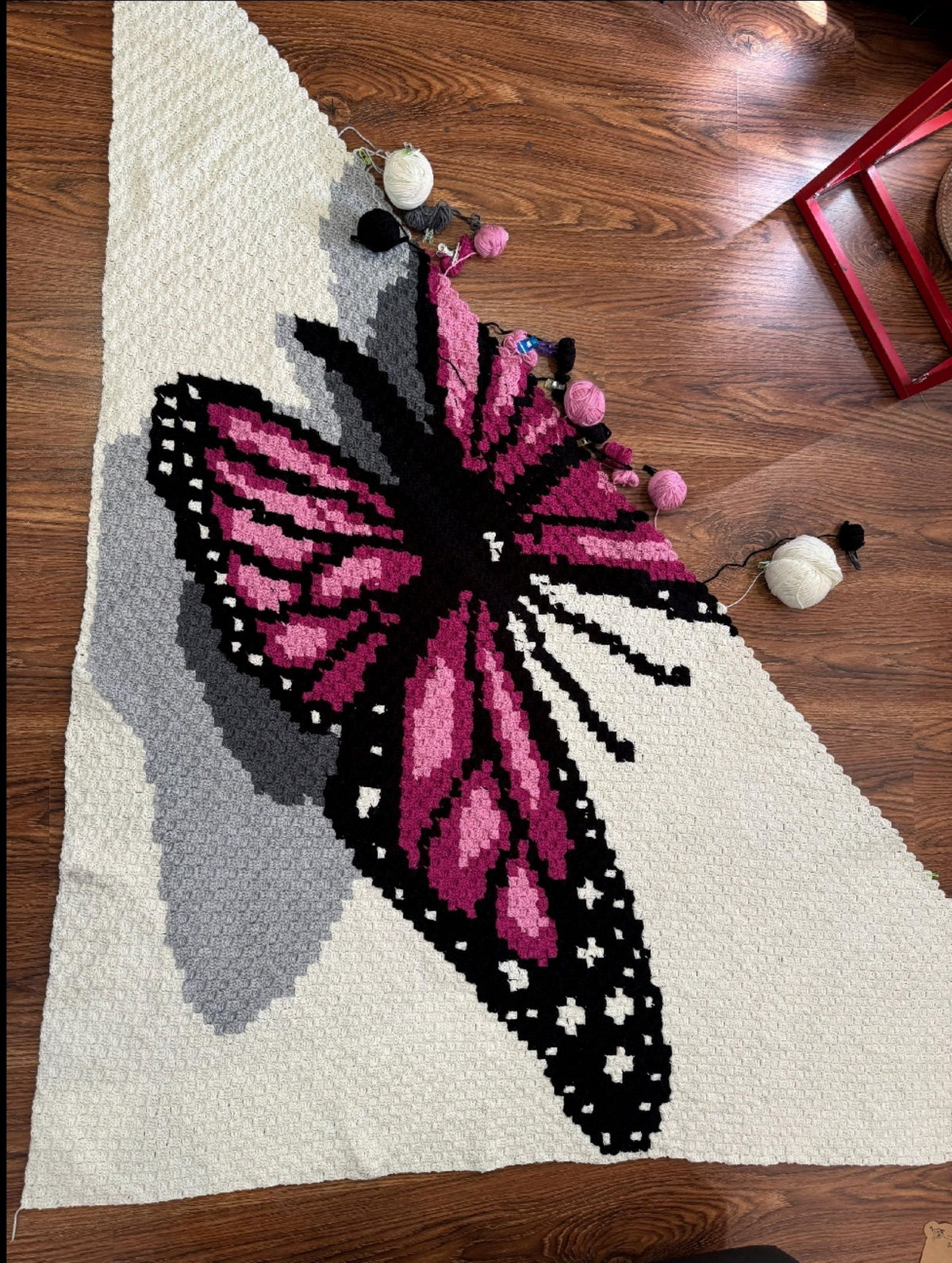 Monarch Butterfly SC and C2C crochet pattern set with orange, black, white, and grey details.
Crochet graphgan bundle featuring a realistic monarch butterfly design in two crochet techniques.