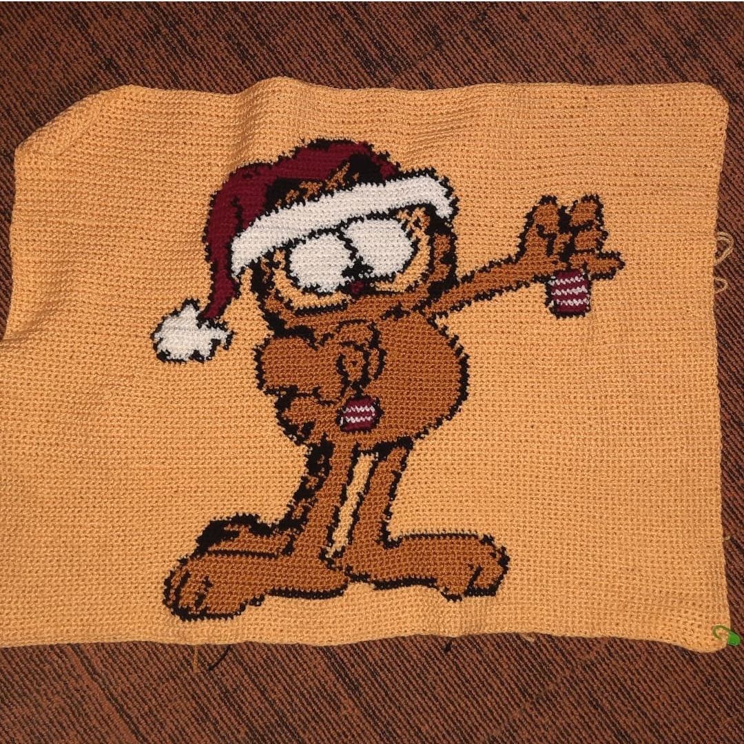 Christmas Garfield FREE Crochet Pattern - Tapestry crochet Blanket and Pillow Pattern